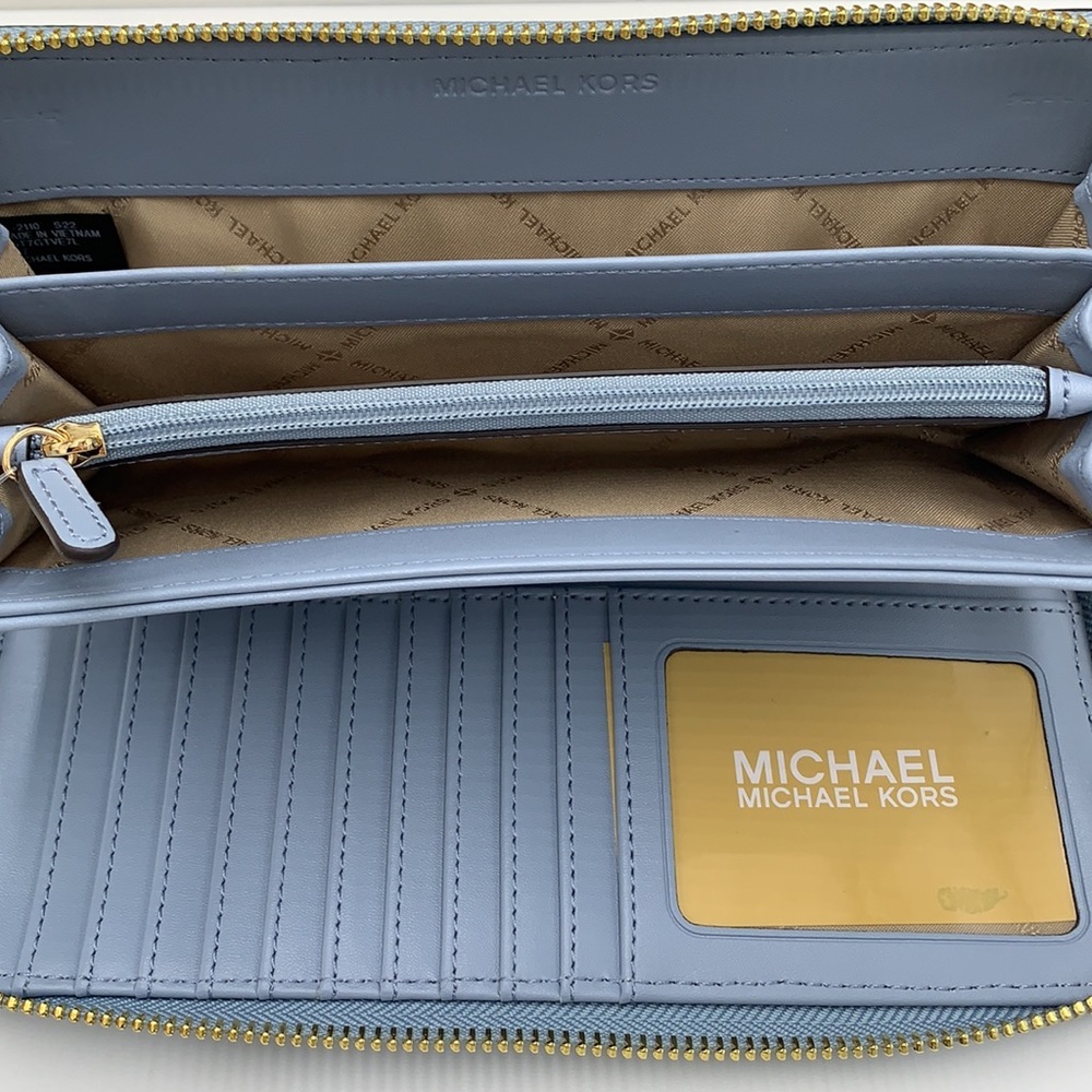 MICHAEL KORS LARGE TRAVEL CONTINENTAL WRISTLET WALLET PALE BLUE COLOR - Picture 8 of 13